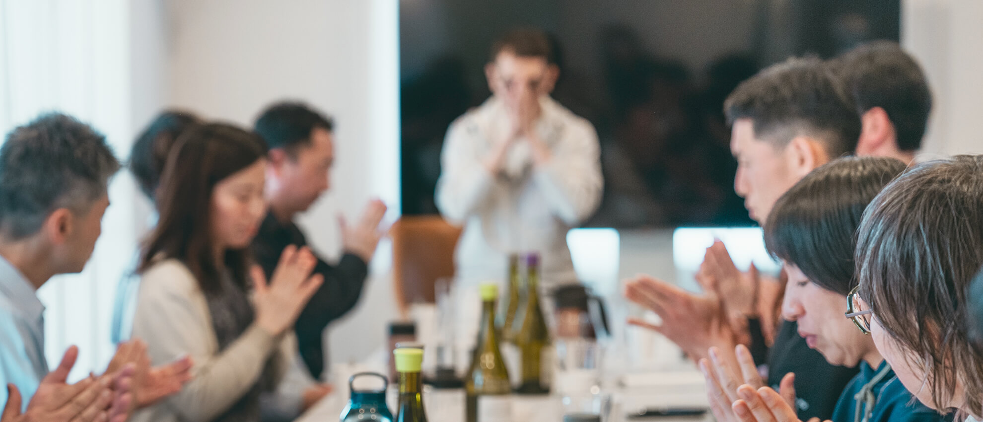Five Rings Modelが示す文明進化の実践者たち。生命・環境・経済・教育・思想の五輪を統合しながら、次の文明へ向かう人々の姿。